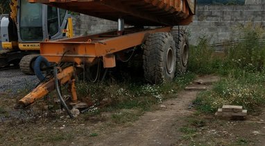 Location Tracteur-benne TP à Pont d'Ouilly 200 €