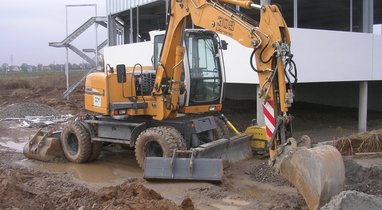 Querrieu Volvo backhoe rental