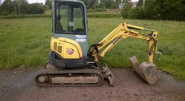 Location Mini-pelle YANMAR VIO 2,5T à Vire 110 €