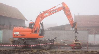 Rental backhoe DOOSAN 16t Saint-Quentin €200