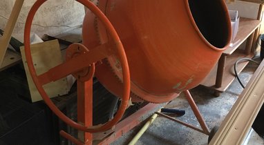 Electric cement mixer