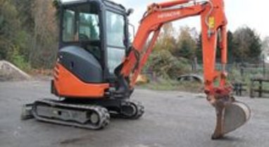 BRH Amiens 2.5-ton mini excavator rental €160
