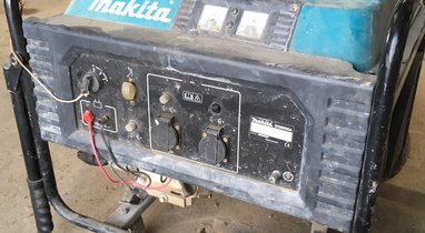 Rental group generator Makita 5800 W Breteuil €23