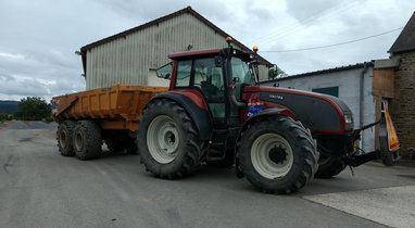 Location Tracteur-benne à Pont d'Ouilly 200 €