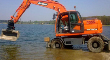 DOOSAN 16t Diéval backhoe rental