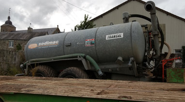 Location Tracteur-arroseuse à Pont d'Ouilly