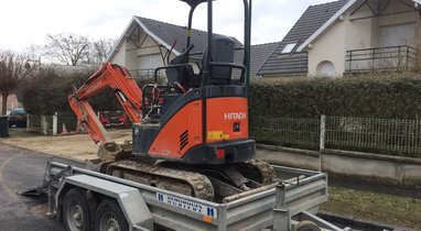 Mini excavator HITACHI ZX17 €120