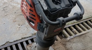 Location Pilonneuse Belle 72 kg à Saint-lo