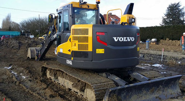 15 T Diéval VOLVO backhoe rental €504