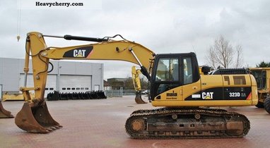 Caterpillar 323D excavator rental €190