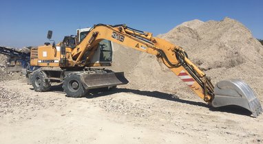 Rental excavator Liebherr A316 Moreuil €250