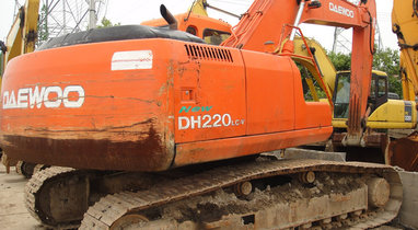 Rental backhoe DAEEWOO 22T camp €200