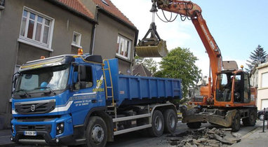 Rental truck tipper VOLVO 15 T Diéval €200