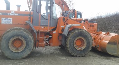 Charger HITACHI 22T camp rental €196