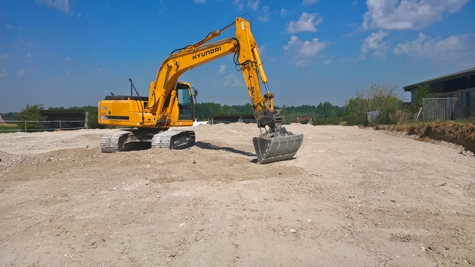 DOOSAN XC 220 backhoe rental €253