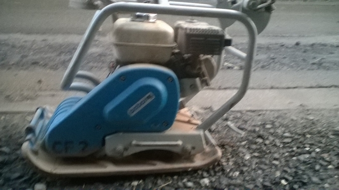 Plate vibrating 55 kg €30