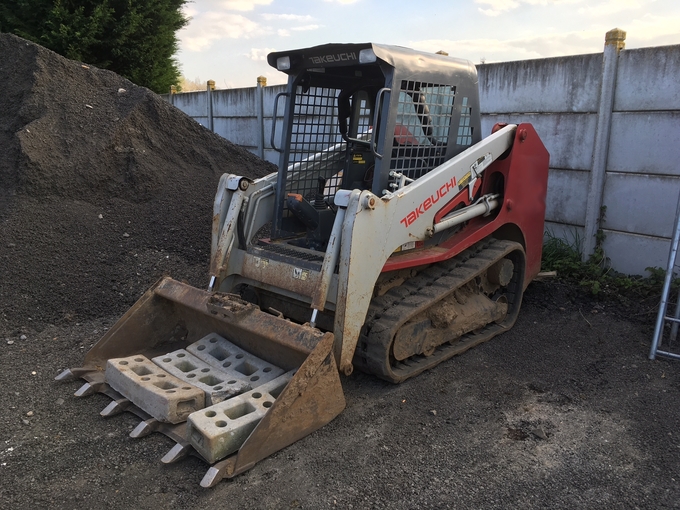 Takeuchi TL120 the Quesnel mini-loader rental €170