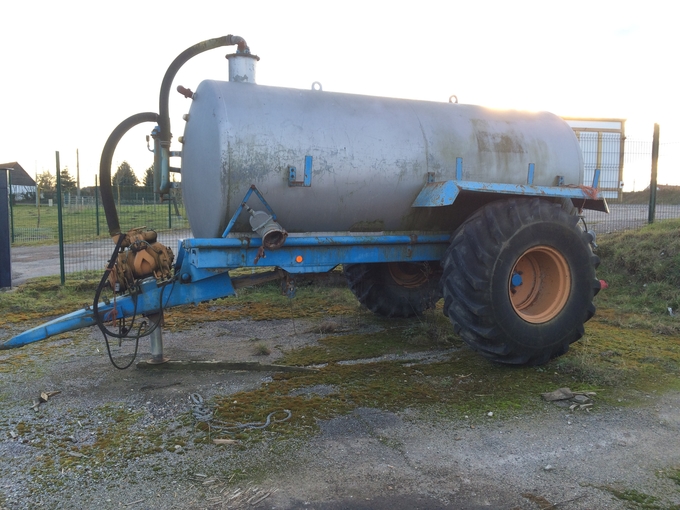 Rental sprinkler PICHON 7000 litres €150