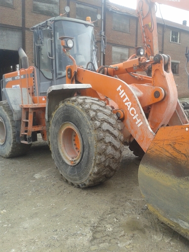 Charger HITACHI 22T camp rental €196