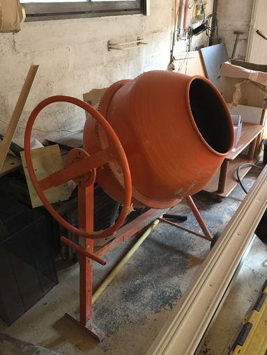 Electric cement mixer €100