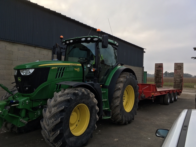 Rental tractor trailer door-gear 32 tons Amiens €300