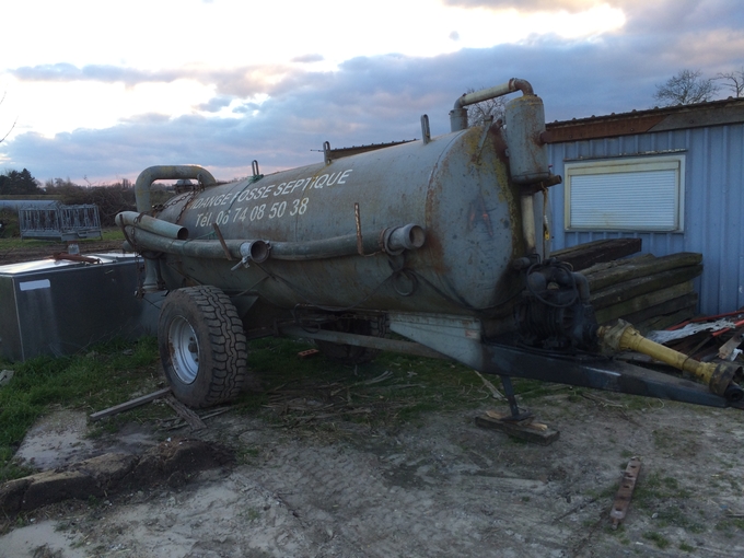 Rental tank PICHON 3000 litres €150