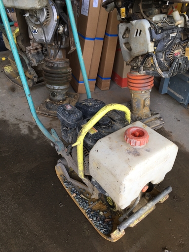 Rental plate vibrating Ammann AVP 1850 Breteuil €22