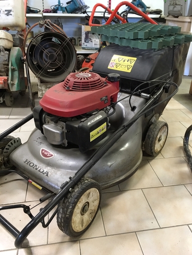 Location Tondeuse à gazon Honda Breteuil 19 €