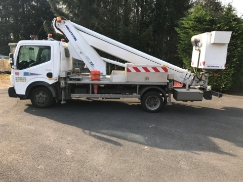 20 m Flasselles bucket truck rental €150