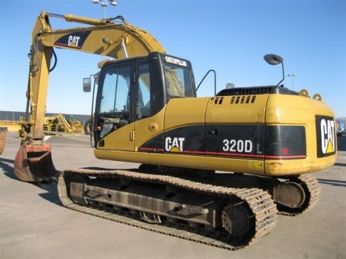 Location Pelleteuse CATERPILLAR Reims 244 €