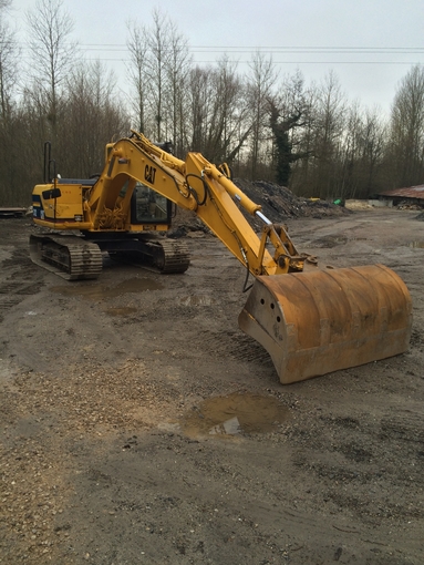 Location Pelleteuse Caterpillar 12T Abbeville 300 €