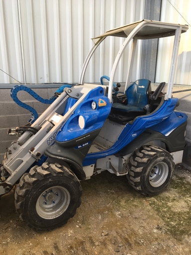 Rental articulated mini-loader Multione 700 kg €190