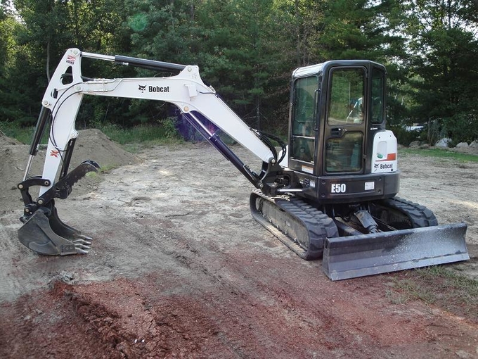 Location Mini-pelle Bobcat E 50 Reims 140 €