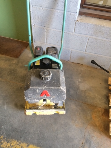 Rental vibrating plate AMMANN 1240 Roye €25