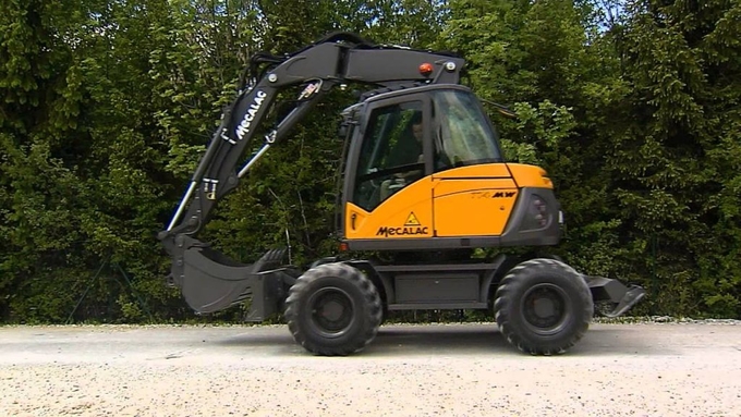 Mecalac 714 Querrieu backhoe rental €200