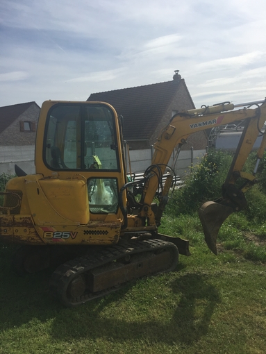 Location Mini-pelle Yanmar B25, Raismes 200 €