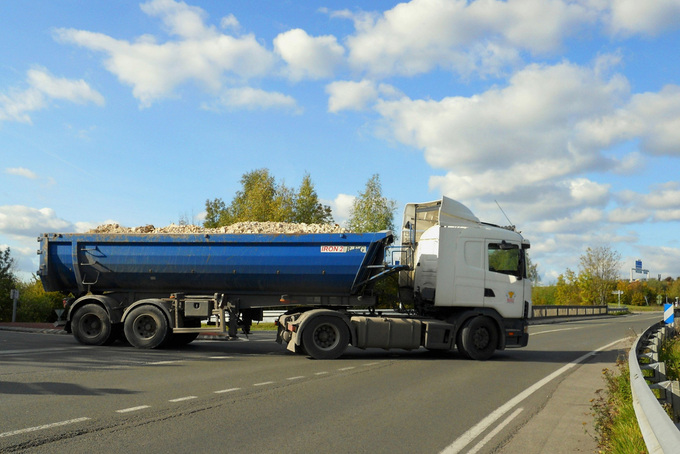 Rental trailer tipper Scania Querrieu €150