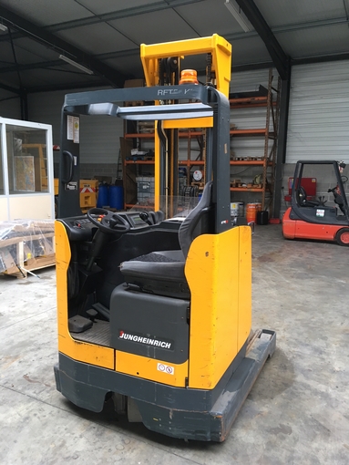 Rental Cart elevator Jungheinrich ETV 110 Amiens €90