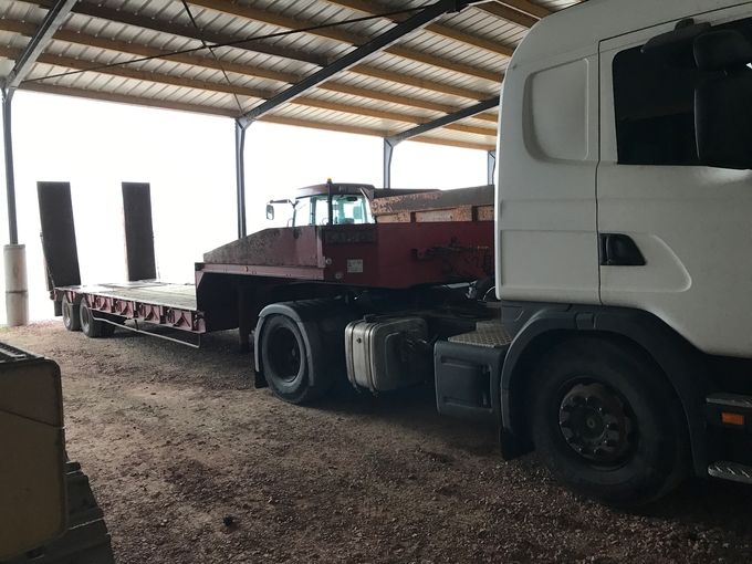 Semi-remorque porte-engins Scania à Sourdeval 300 €
