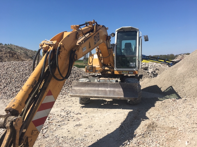 Location Pelleteuse Liebherr A316 Moreuil 250 €