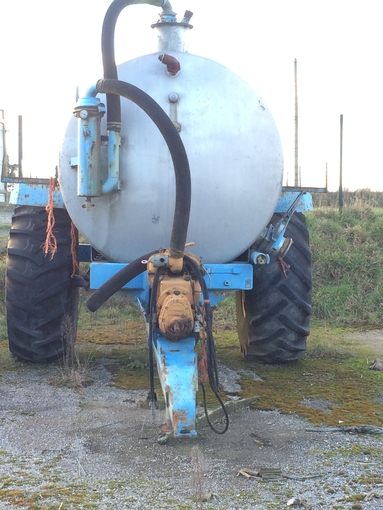 Rental sprinkler PICHON 7000 litres €150