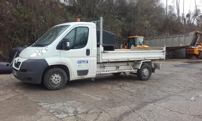 Rental dump PEUGEOT BOXER truck €140