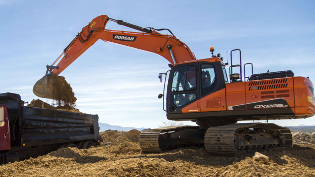 DOOSAN DX 235 COMPACT backhoe rental €210