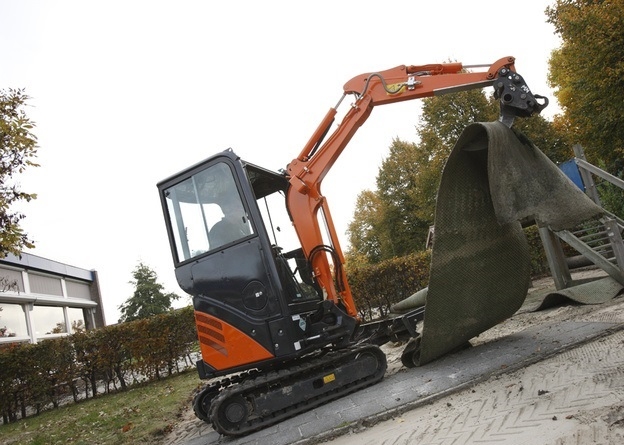 Hitachi mini excavator €120