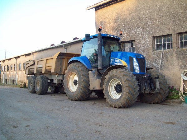 Tracteur-benne 18t, Sainghin-En-Weppes 408 €