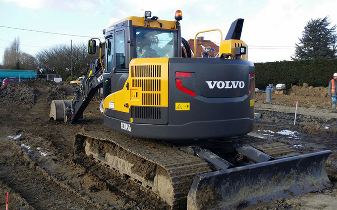 15 T Diéval VOLVO backhoe rental €504