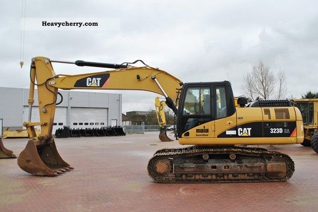 Caterpillar 323D excavator rental €180