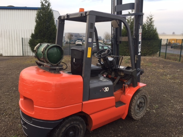 Location chariot élévateur gaz 3 tonnes - Amiens 135 €