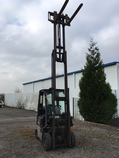 Rental Cart lift gas Nissan 1.5 T Amiens €100