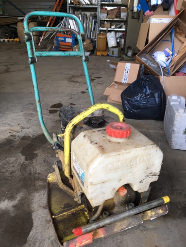 Rental plate vibrating Ammann AVP 1850 Breteuil €22